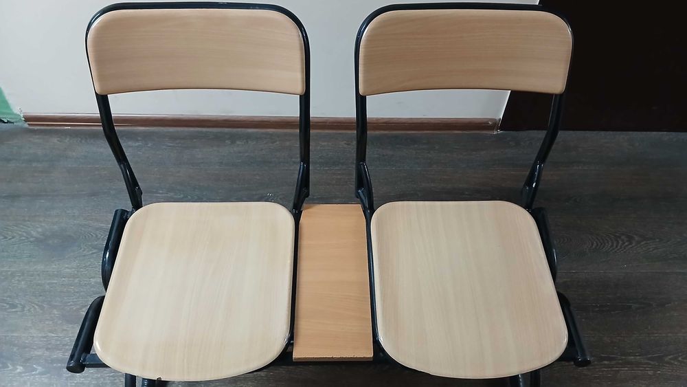 Школьные парты в комплекте со стульями