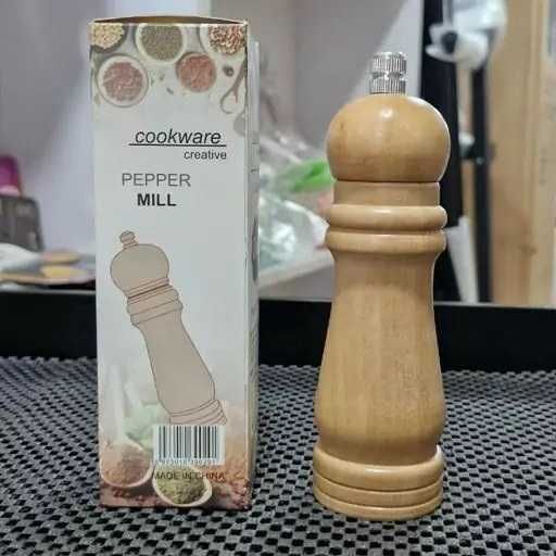 Ръчна Дървена мелничка за пипер и други подправки