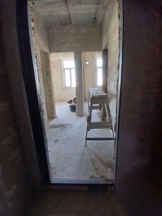 Uy sotiladi 3chi qavatda 2 xonalik karopka xolatida narxi kelishiladi