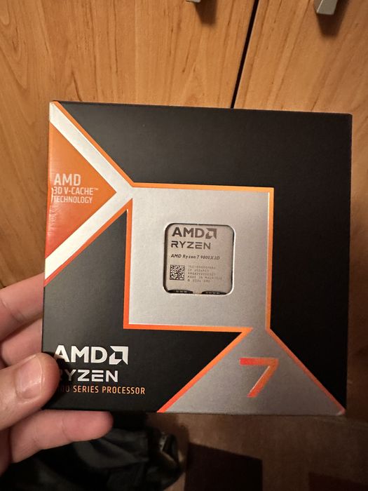 AMD Ryzen 7 9800X3D - неразопакован