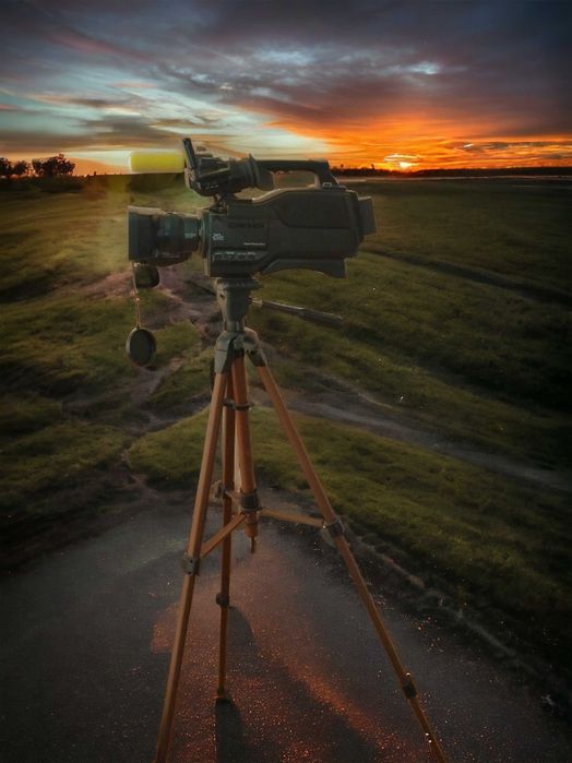 Професионална Видео Камера SONY и Професионален Фотоапарат Canon 2K