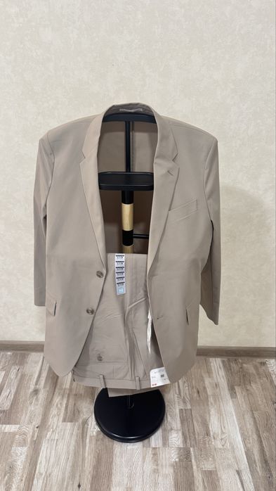 костюм и брюки uniqlo