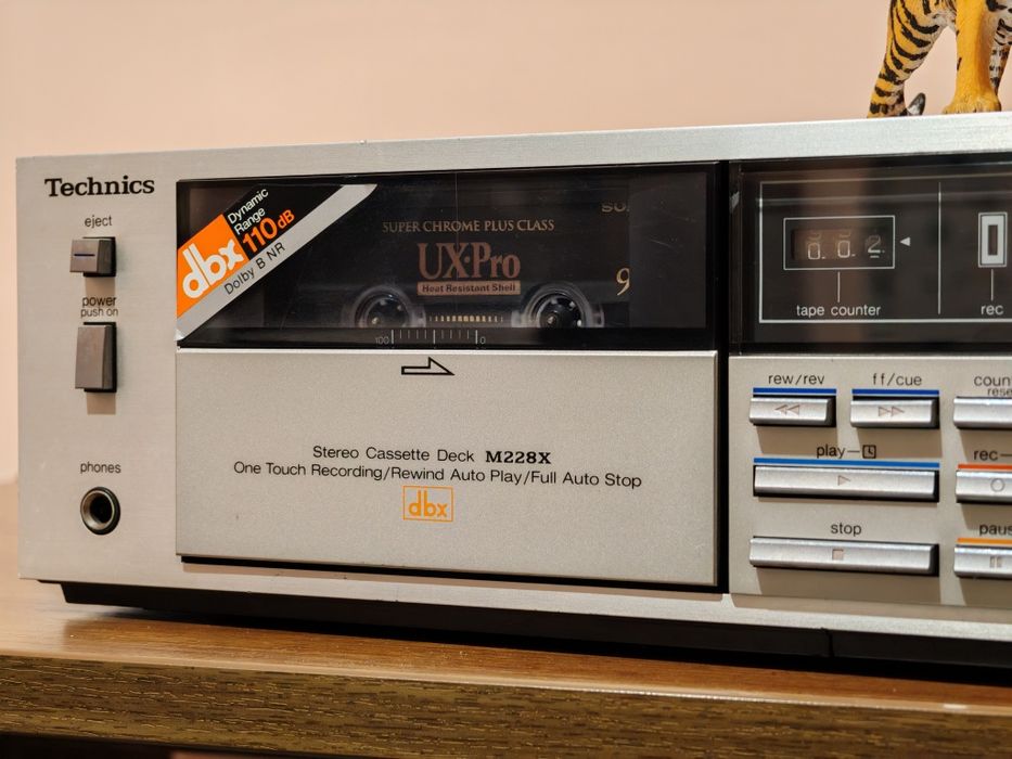 Technics RS-M228X cu  DBX. Un vintage frumos și elegant. Preț fix !