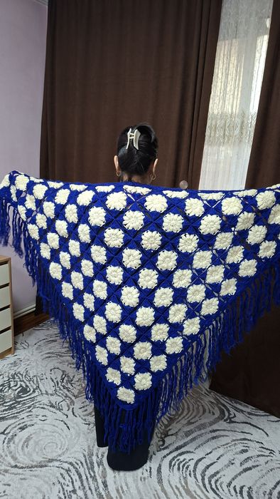 Продаётся большой шаль ручная работа