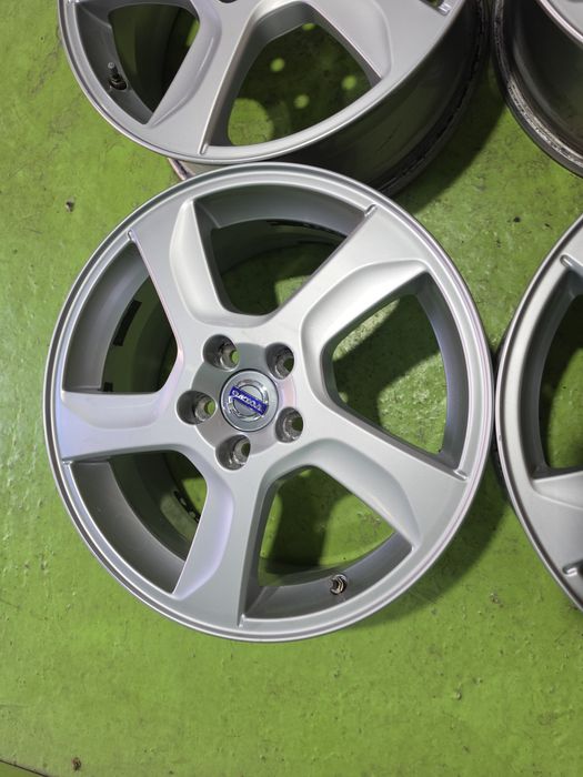 17 5x108 Volvo лети джанти 5х108 волво