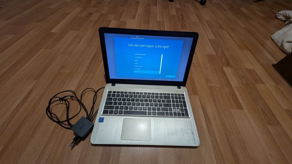 Laptop ASUS cu 512gb
