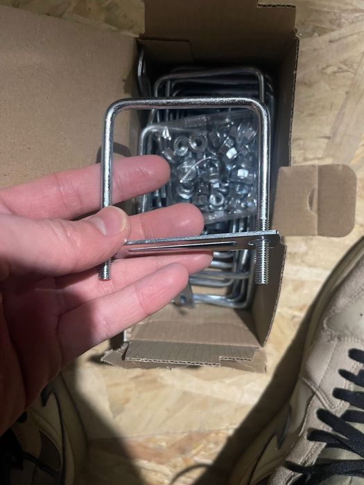 Șurub colier tip U pătrat