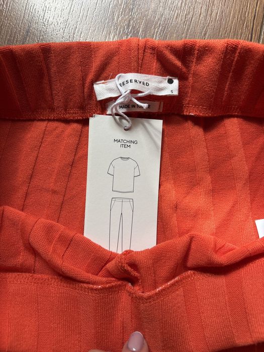 Комплект от две части в оранжево – размер S, нов с етикет