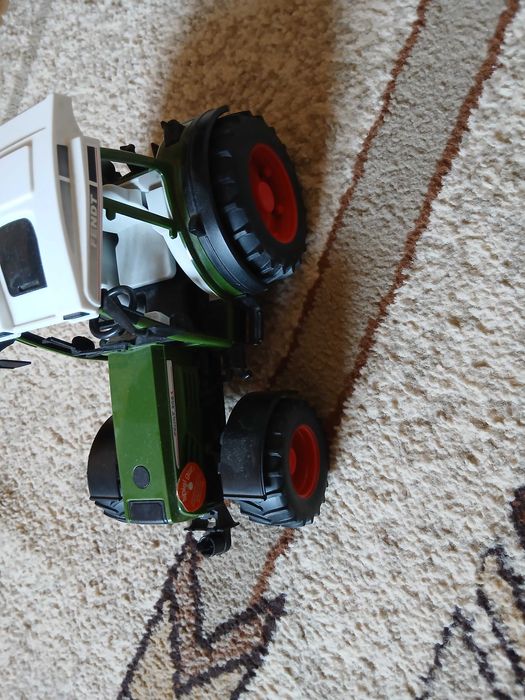 Vând tractor bruder