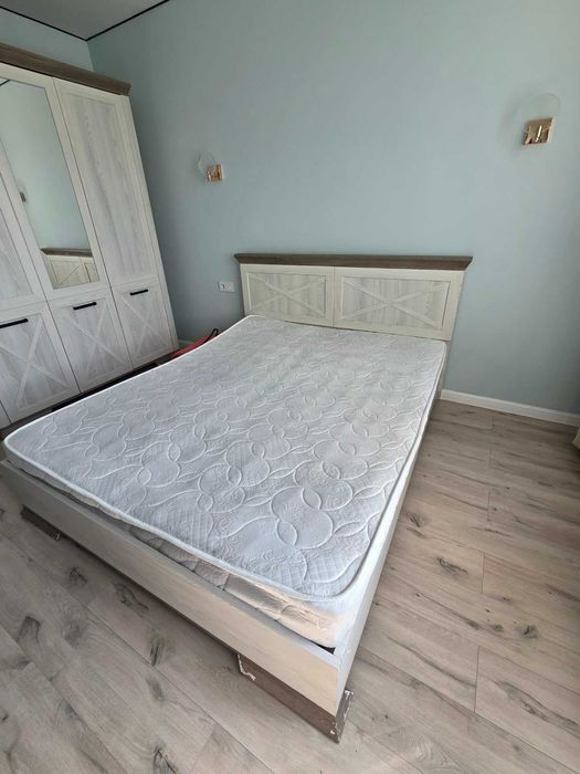 Двуспальная кровать