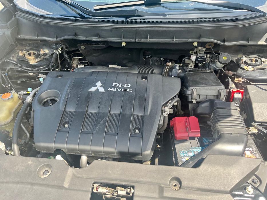 Vând Mitsubishi ASX