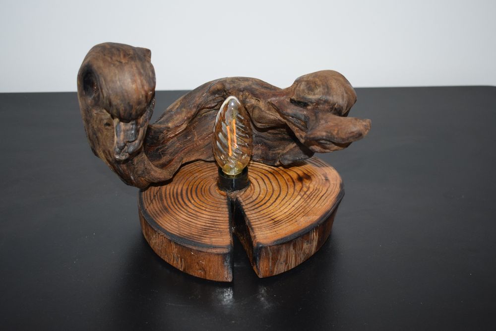 Lampa handmade din lemn recuperat