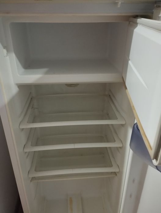 Продам старый холодильник