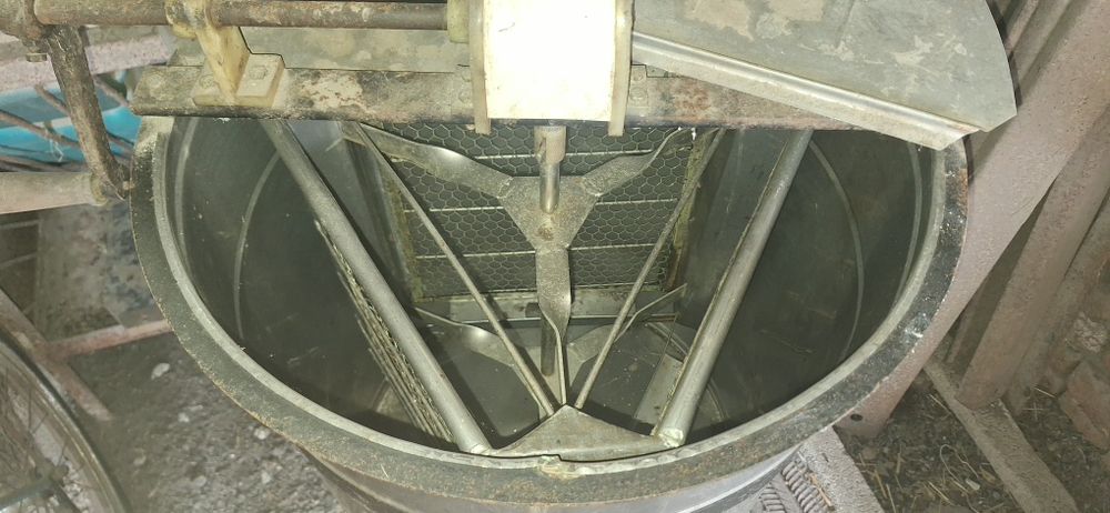 Центрофуга за мед