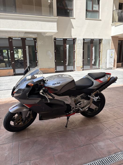 Aprilia rsv 1000rr