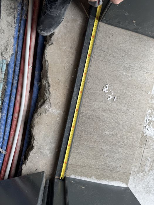 Метална блиндирана външна врата