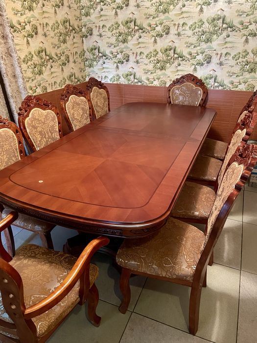 Стол и 10 стульев