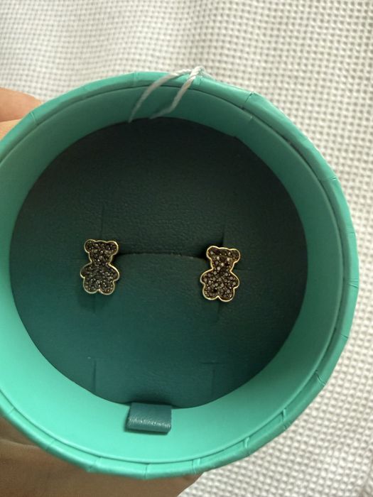 Продам серьги пусеты золотые с черными бриллиантами