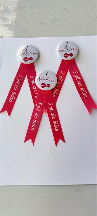 Нагрудные значки