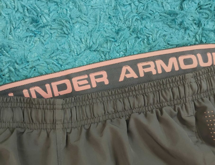 Pantaloni scurti Under Armour Grey