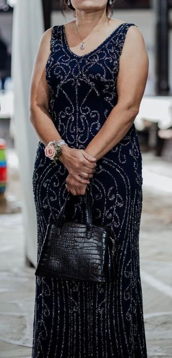 Официални рокли-продават се или се дават под наем