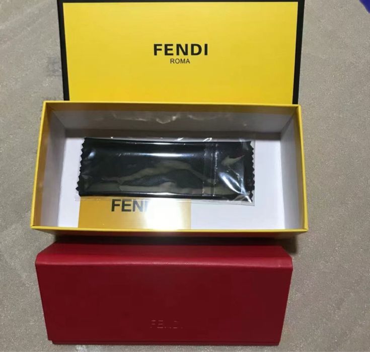 Ochelari de soare Fendi
