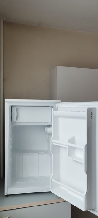 Хладилник Crown почти нов