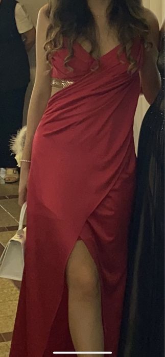 Червена бална рокля