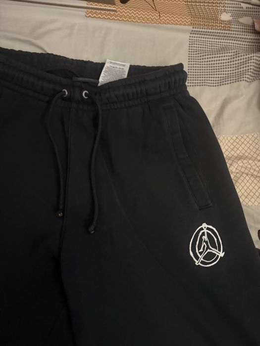 vand pantaloni jordan
