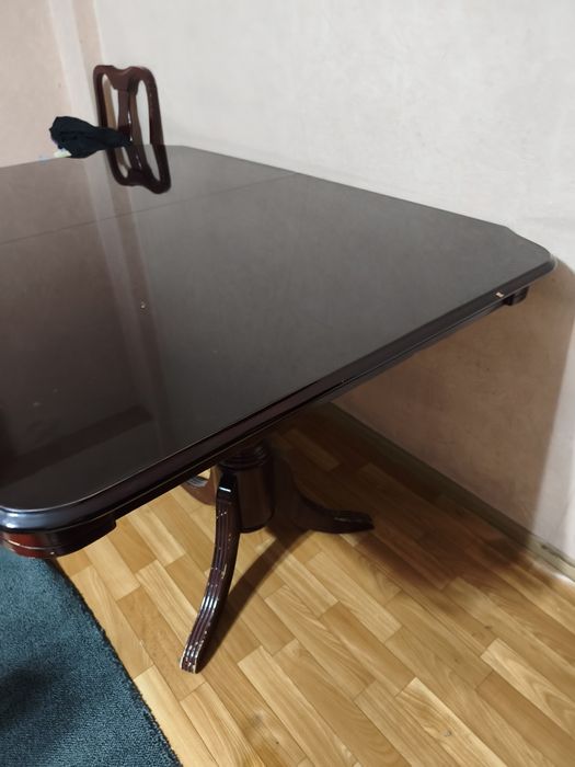 Продается стол со стульями