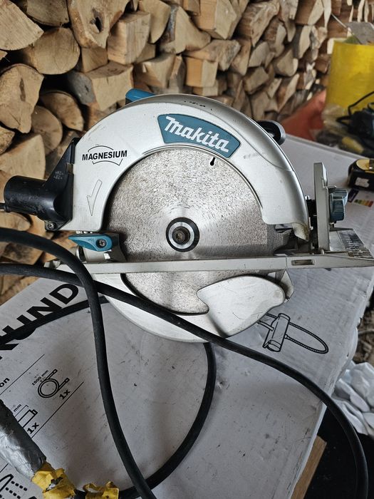 Circular makita magnesium 1800w