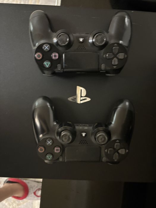 Срочно продам PS4 PRO