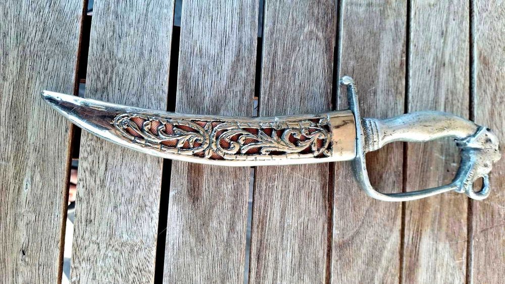 Индийска кавалерийска сабя и Античен арабски кинжал