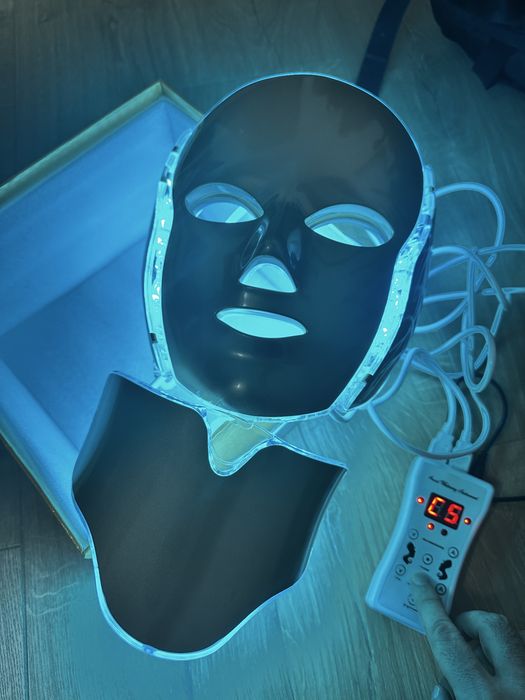 Masca faciala cu lumina LED