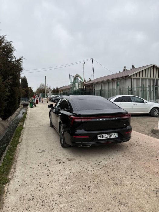 Автомашини Бестуне б70