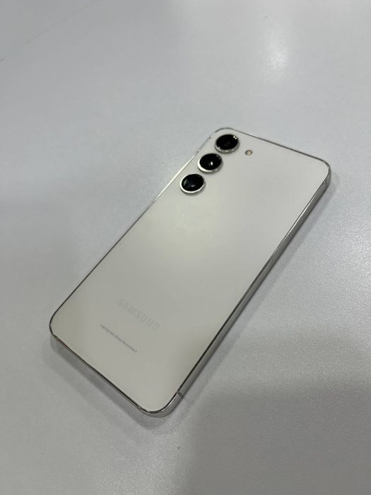 Galaxy s23 состояние идеальное  памяти 8/512 нархи 310 $
