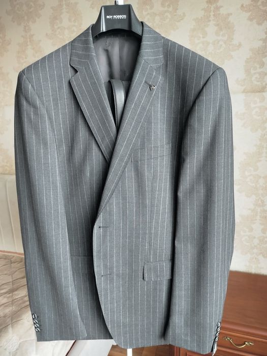 Костюм новый, Roy Robson.