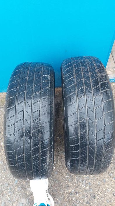 2 шины 205х65х15.