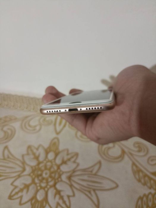 Iphone 8 64 gb. Gold