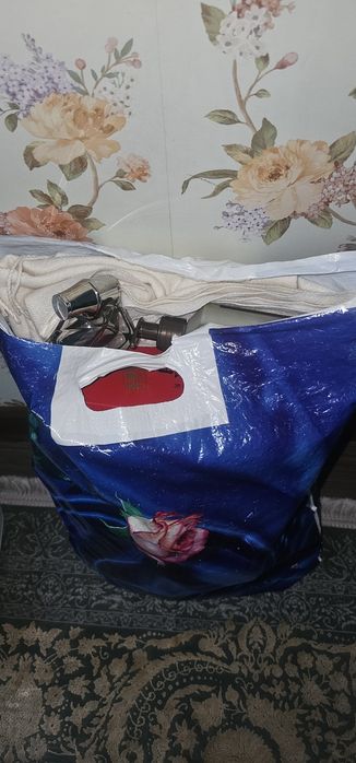 Пакет с вещами и Gucci Bamboo