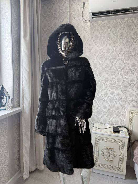 Шуба черный бриллиант с капюшоном