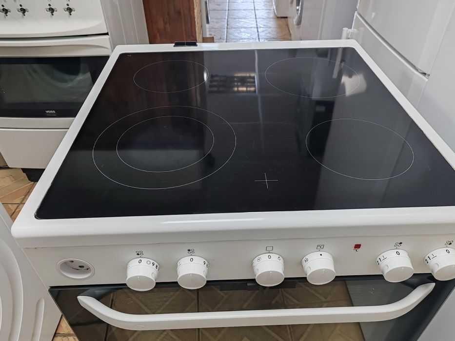 Свободно стояща печка с керамичен плот Voss Electrolux с 2 години гаранция!