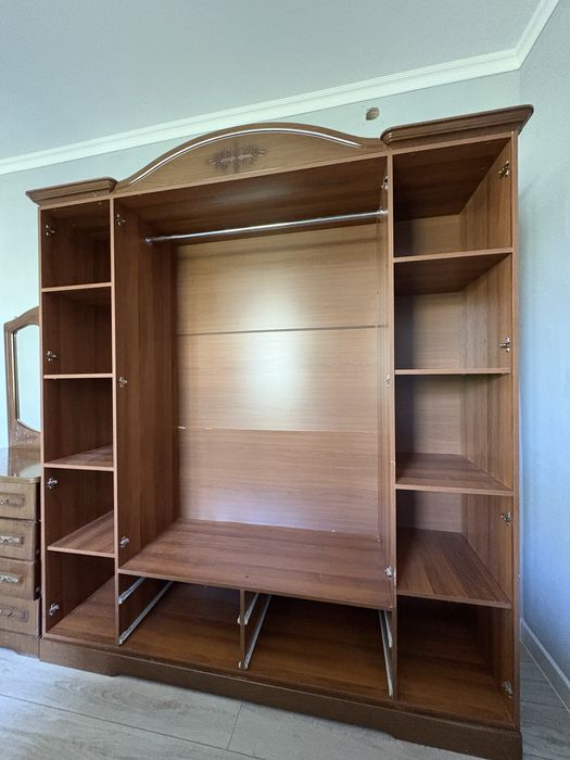 Шкаф сатылады айнасы бари бар