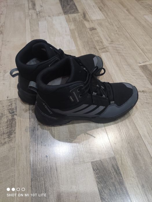 Зимни обувки adidas