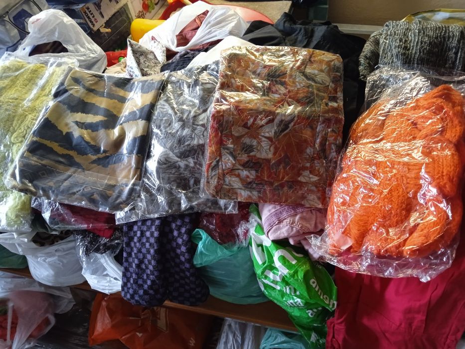 Спешно.Продавам нови дамски дрехи.