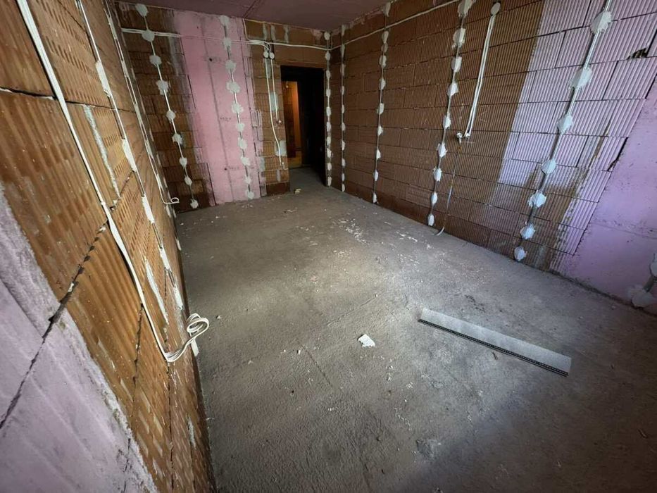 Продава се Тристаен апартамент в София, Красна поляна 2 - 94 кв.м за 1079 €/кв.м - Снимка #1