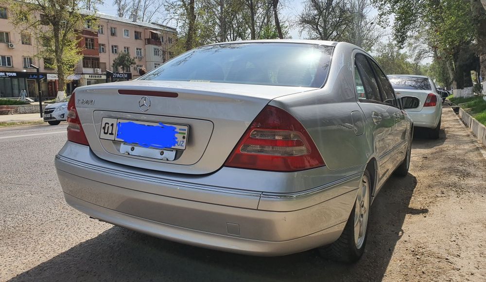 Продается mersedes w203 японка с мотором 112 2.6л. Год 2001.