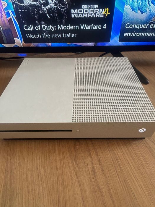 Xbox One S 1TB, с Коробкой! Состояние Идеальное