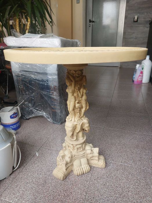 Уникат!!! 2бр. красиви масички с фигури