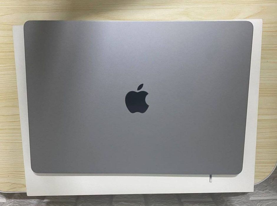 Macbook Air M2 15 dyum 16GB/512GB  spacegray full box sotiladi
